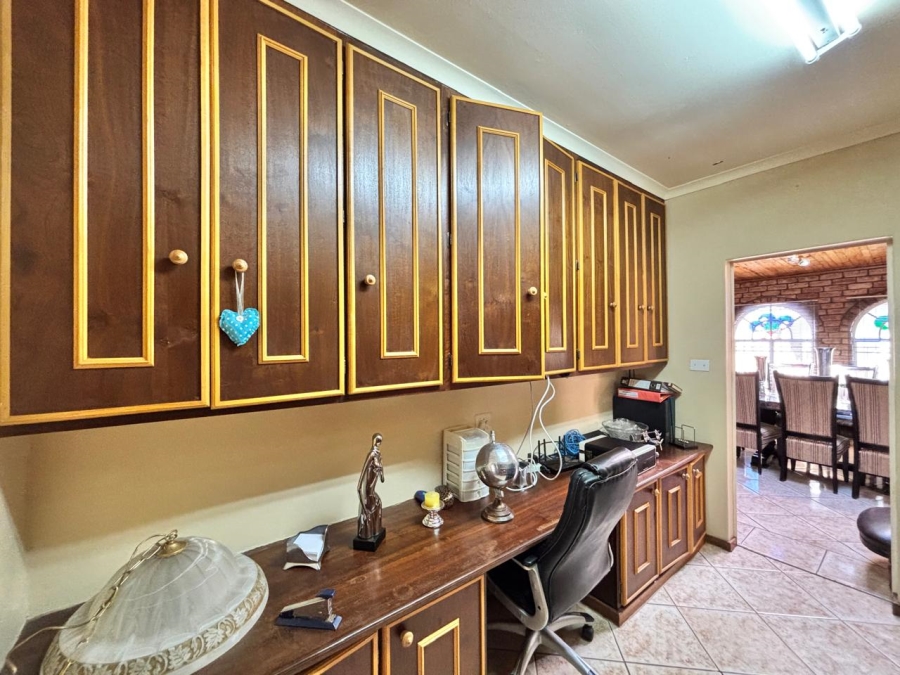 4 Bedroom Property for Sale in Flamwood North West